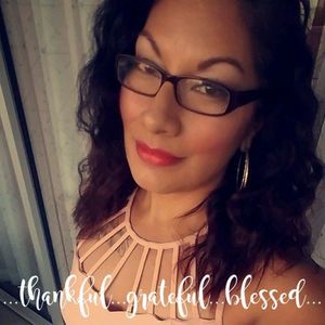 Meet your Posher, Lorrena